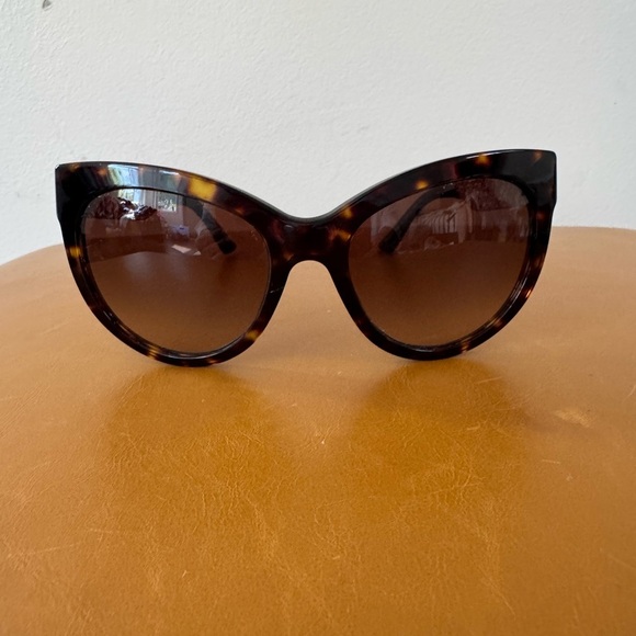 Dolce & Gabbana Cat-Eye Gradient Brown Sunglasses With Golden Filigree‎ Arms - Picture 10 of 16
